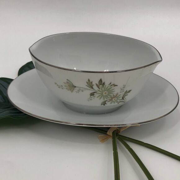 Vintage Noritake White Green Daisy Floral Soroya 6853 Gravy Boat Attached Plate - Picture 5 of 7